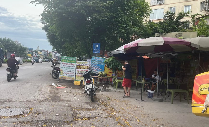 Nhức nhối tình trạng dừng đỗ phương tiện sai quy định tại Khu đô thị Định Công - Hình ảnh 1 Nhuc nhoi tinh trang dung do phuong tien sai quy dinh tai Khu do thi Dinh Cong - Hinh anh 1