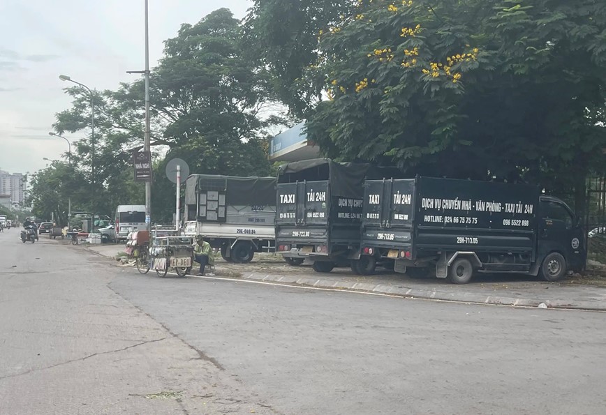 Nhức nhối tình trạng dừng đỗ phương tiện sai quy định tại Khu đô thị Định Công - Hình ảnh 4 Nhuc nhoi tinh trang dung do phuong tien sai quy dinh tai Khu do thi Dinh Cong - Hinh anh 4