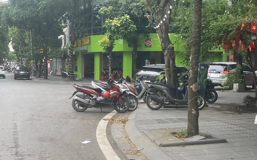 Nhức nhối tình trạng dừng đỗ phương tiện sai quy định tại Khu đô thị Định Công - Hình ảnh 8 Nhuc nhoi tinh trang dung do phuong tien sai quy dinh tai Khu do thi Dinh Cong - Hinh anh 8