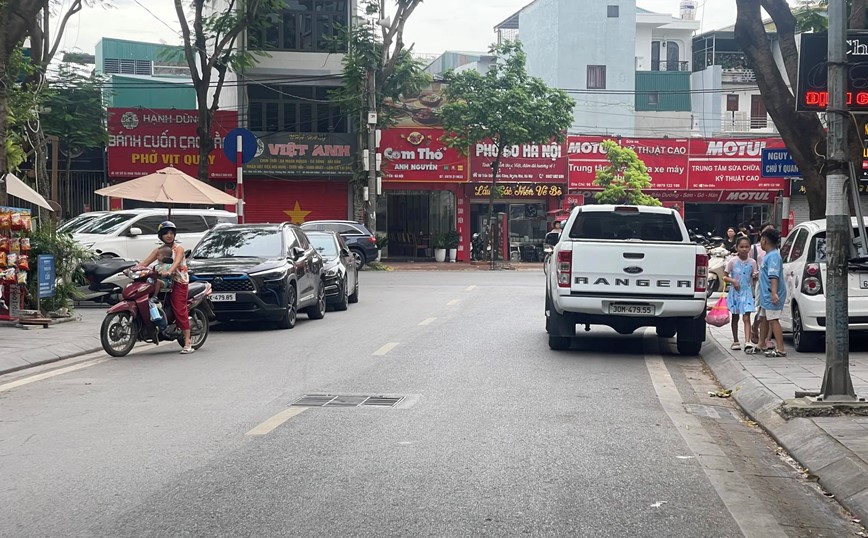 Nhức nhối tình trạng dừng đỗ phương tiện sai quy định tại Khu đô thị Định Công - Hình ảnh 13 Nhuc nhoi tinh trang dung do phuong tien sai quy dinh tai Khu do thi Dinh Cong - Hinh anh 13