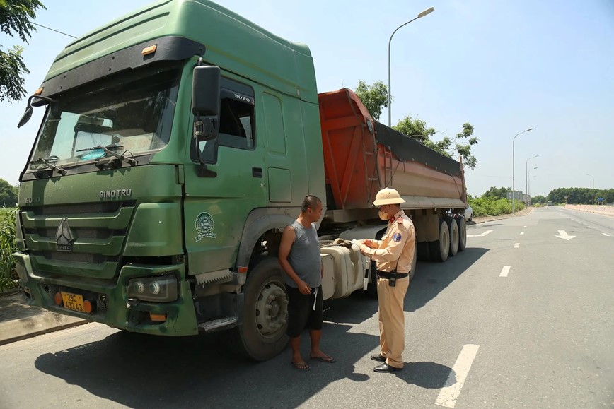 Ngan chan xe qua tai tu cua ngo Thu do - Hinh anh 2