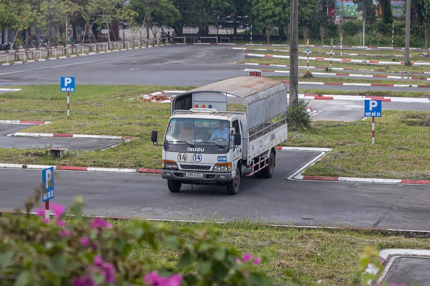 Hà Nội: tổ chức sát hạch giấy phép lái xe hết hạn và bị trừ hết điểm - Hình ảnh 1 Ha Noi: to chuc sat hach giay phep lai xe het han va bi tru het diem - Hinh anh 1