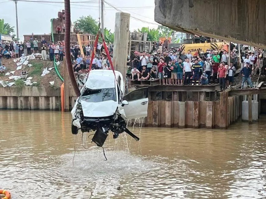 Kịp thời thăm hỏi gia đình các nạn nhân trong vụ tai nạn nghiêm trọng tại Nghệ An - Hình ảnh 1 Kip thoi tham hoi gia dinh cac nan nhan trong vu tai nan nghiem trong tai Nghe An - Hinh anh 1