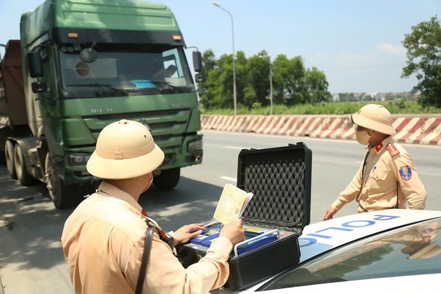 Cục CSGT hướng dẫn cập nhật thông tin giấy phép lái xe trên VneID - Hình ảnh 1 Cuc CSGT huong dan cap nhat thong tin giay phep lai xe tren VneID - Hinh anh 1
