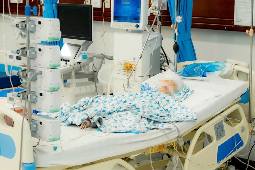 Thông tin sức khỏe 2 trẻ trong vụ tai nạn giao thông liên hoàn tại Dương Nội - Hình ảnh 2 Thong tin suc khoe 2 tre trong vu tai nan giao thong lien hoan tai Duong Noi - Hinh anh 2