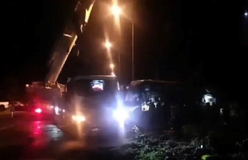 Hà Tĩnh: lật xe khách trên quốc lộ 1A, 9 người tử vong - Hình ảnh 1 Ha Tinh: lat xe khach tren quoc lo 1A, 9 nguoi tu vong - Hinh anh 1