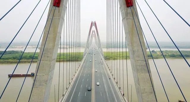 Tổ chức lại giao thông trên cầu Nhật Tân - Hình ảnh 1 To chuc lai giao thong tren cau Nhat Tan - Hinh anh 1