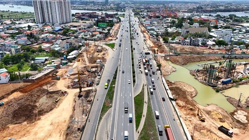 TP Hồ Chí Minh: nhiều giải pháp giải quyết “điểm đen” tại nút giao Tân Vạn - Hình ảnh 3 TP Ho Chi Minh: nhieu giai phap giai quyet “diem den” tai nut giao Tan Van - Hinh anh 3