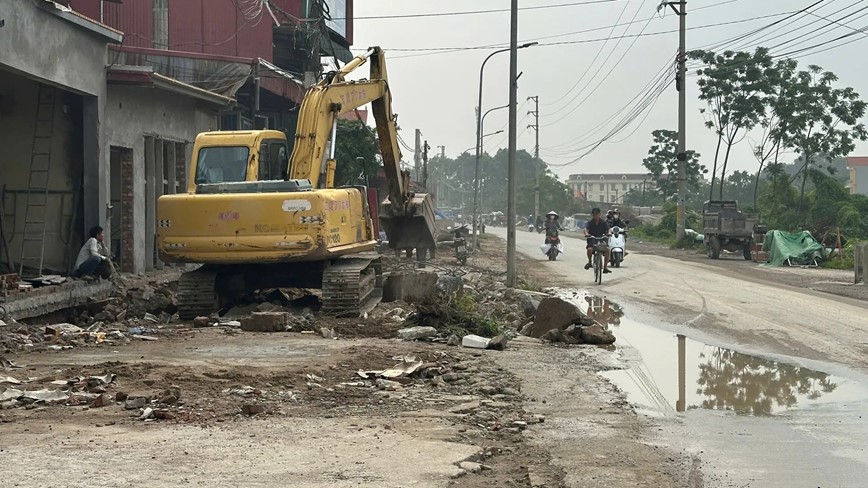Đẩy nhanh tiến độ thi công dự án mở rộng đường 429 qua xã Phượng Dực - Hình ảnh 5 Day nhanh tien do thi cong du an mo rong duong 429 qua xa Phuong Duc - Hinh anh 5