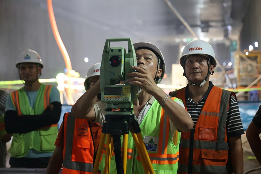 Máy đào hầm đường sắt đô thị đã đến Ga Văn Miếu - Hình ảnh 3 May dao ham duong sat do thi da den Ga Van Mieu - Hinh anh 3
