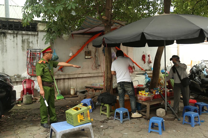 Duy trì trật tự, an toàn giao thông khu vực Bến xe Mỹ Đình - Hình ảnh 2 Duy tri trat tu, an toan giao thong khu vuc Ben xe My Dinh - Hinh anh 2