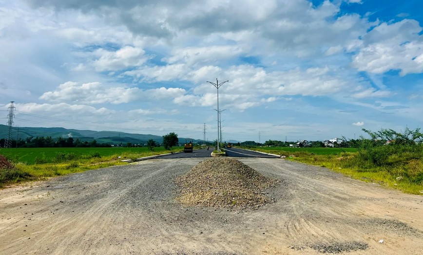 Da Nang: don luc thi cong hoan thanh duong tranh gan 150 ty dong - Hinh anh 4