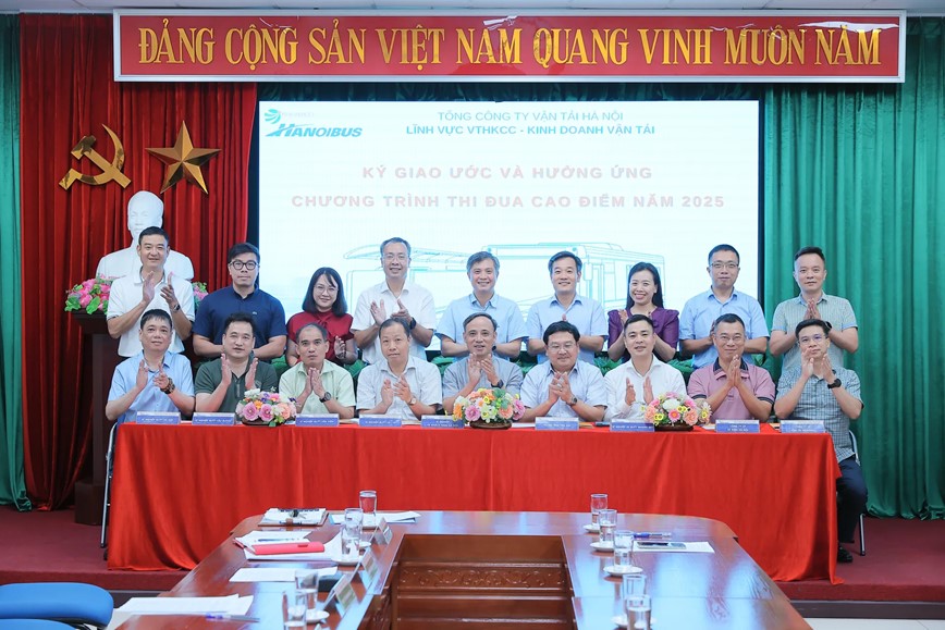Tong Cong ty Van tai Ha Noi phat dong dot thi dua cao diem - Hinh anh 3