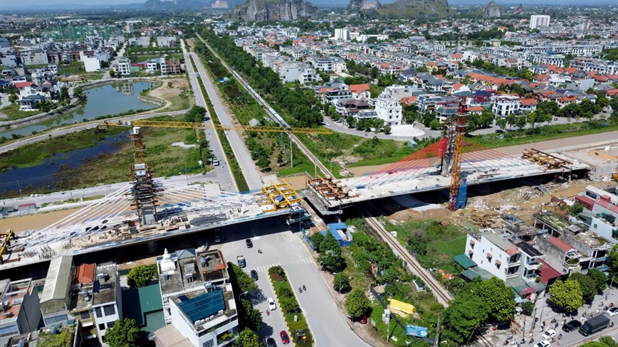 Cau day vang 647 ty dong o Thanh Hoa dang dan hoan thien - Hinh anh 1
