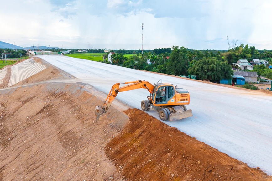Chậm nhất 30/8 phải thông tuyến cao tốc Quảng Ngãi - Hoài Nhơn - Hình ảnh 3 Cham nhat 30/8 phai thong tuyen cao toc Quang Ngai - Hoai Nhon - Hinh anh 3