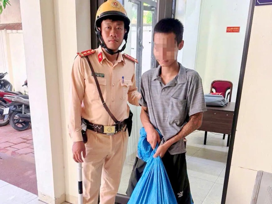 CSGT Ha Noi bat giu doi tuong trom cap tai san  - Hinh anh 1