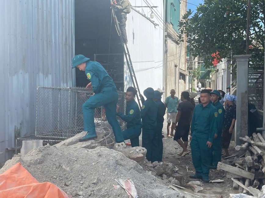Lan toa phong trao hien dat lam duong o xa Phuong Duc - Hinh anh 3