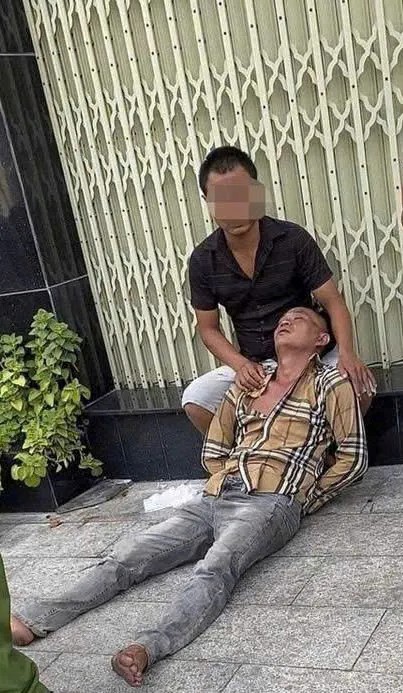 Khong che nguoi dan ong gay tai nan roi tan cong canh sat giao thong - Hinh anh 2