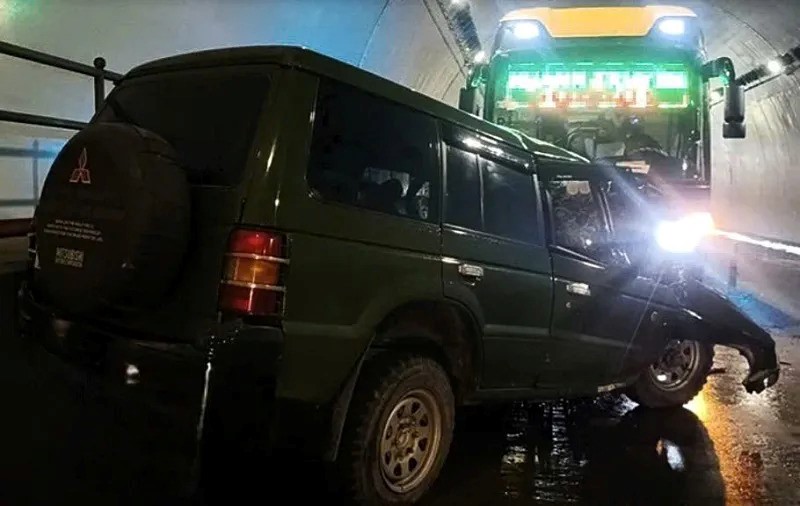Hà Tĩnh: tai nạn giao thông trong hầm Đèo Ngang, 2 người tử vong - Hình ảnh 1 Ha Tinh: tai nan giao thong trong ham Deo Ngang, 2 nguoi tu vong - Hinh anh 1
