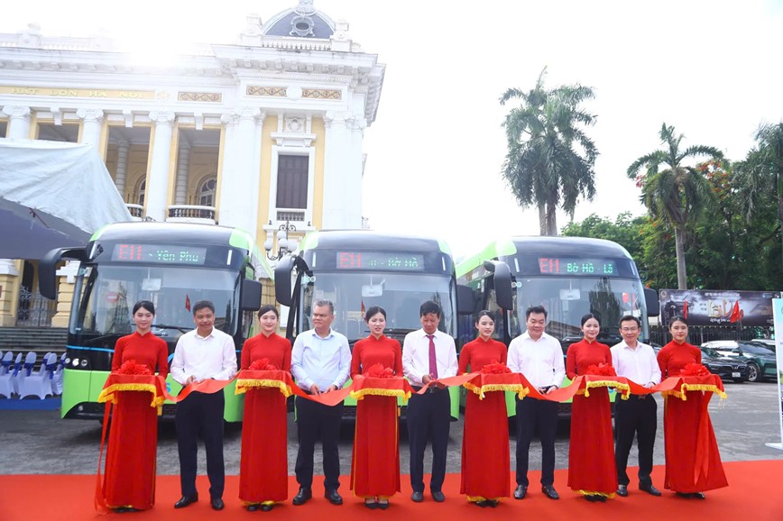 Ha Noi: van hanh tuyen buyt mien phi E11 - Hinh anh 1