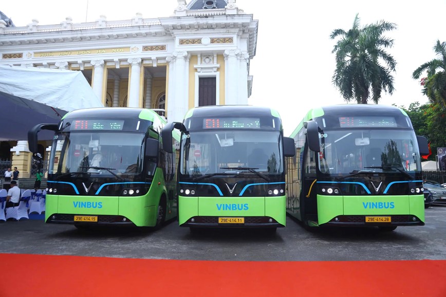 Ha Noi: van hanh tuyen buyt mien phi E11 - Hinh anh 4