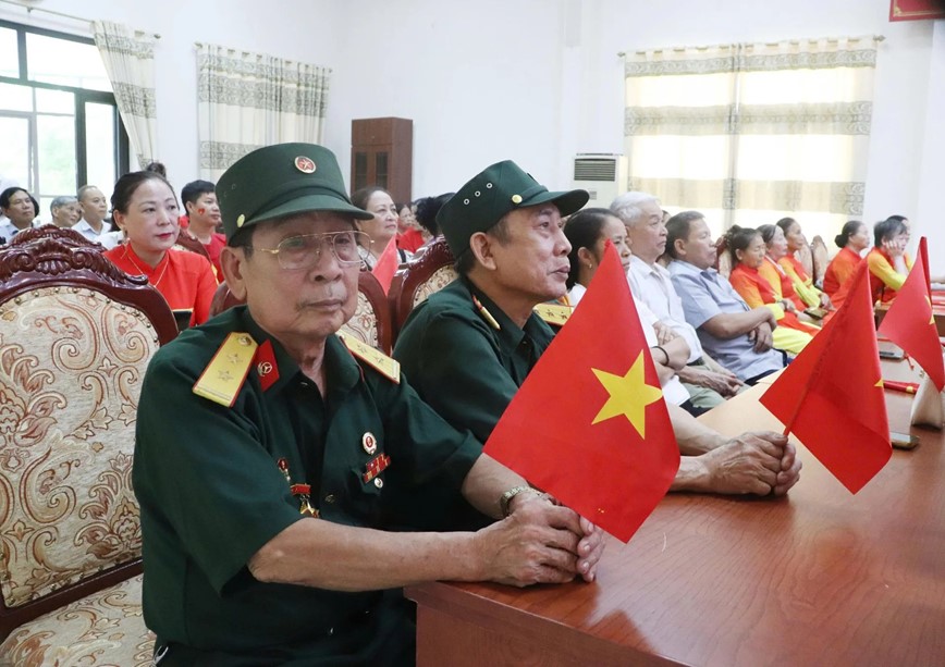 Hang trieu nguoi dan phan khich xem man dieu binh, dieu hanh A80 - Hinh anh 13