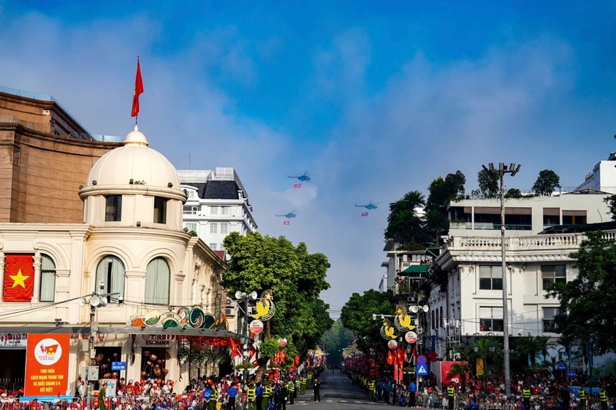 Hang trieu nguoi dan phan khich xem man dieu binh, dieu hanh A80 - Hinh anh 1
