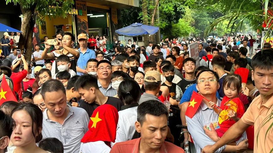Hang trieu nguoi dan phan khich xem man dieu binh, dieu hanh A80 - Hinh anh 5