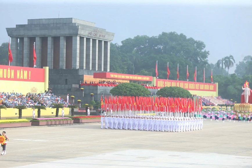 Đoàn kết, chung sức, đồng lòng xây dựng Việt Nam hùng cường, thịnh vượng, hạnh phúc - Hình ảnh 7 Doan ket, chung suc, dong long xay dung Viet Nam hung cuong, thinh vuong, hanh phuc - Hinh anh 7