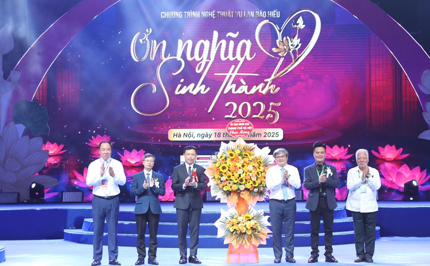 Chương trình nghệ thuật đặc biệt “Ơn nghĩa sinh thành 2025”: lan tỏa thông điệp yêu thương, giá trị đạo hiếu - Hình ảnh 5 Chuong trinh nghe thuat dac biet “On nghia sinh thanh 2025”: lan toa thong diep yeu thuong, gia tri dao hieu - Hinh anh 5