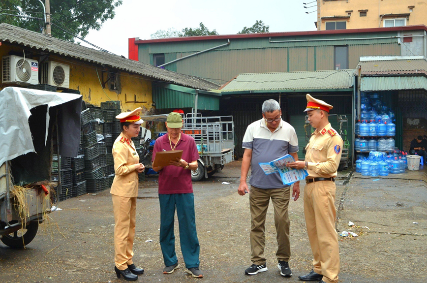 Ha Noi: Van dong nguoi dan cam ket “noi khong” voi xe tu che - Hinh anh 2