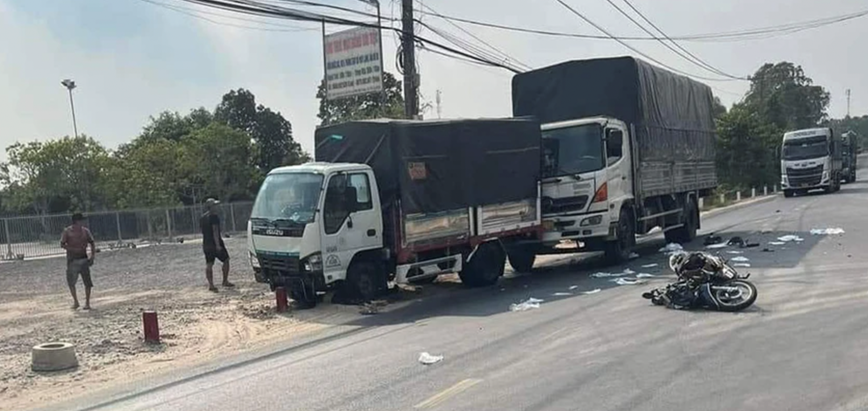 Hai xe tai cung vuot, nguoi phu nu phanh gap bi tong tu vong - Hinh anh 2