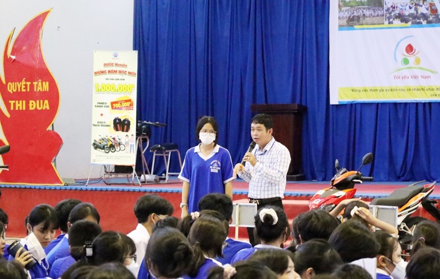 Tang cuong bao dam trat tu an toan giao thong cho lua tuoi hoc sinh - Hinh anh 1