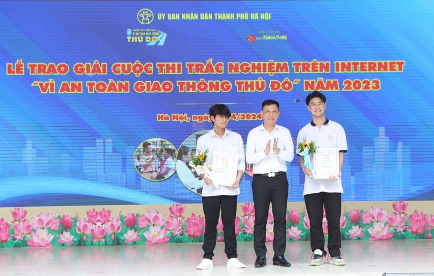 Toan canh Le tong ket Chuong trinh truyen thong “Vi ATGT Thu do” nam 2023, phat dong Chuong trinh nam 2024 - Hinh anh 12