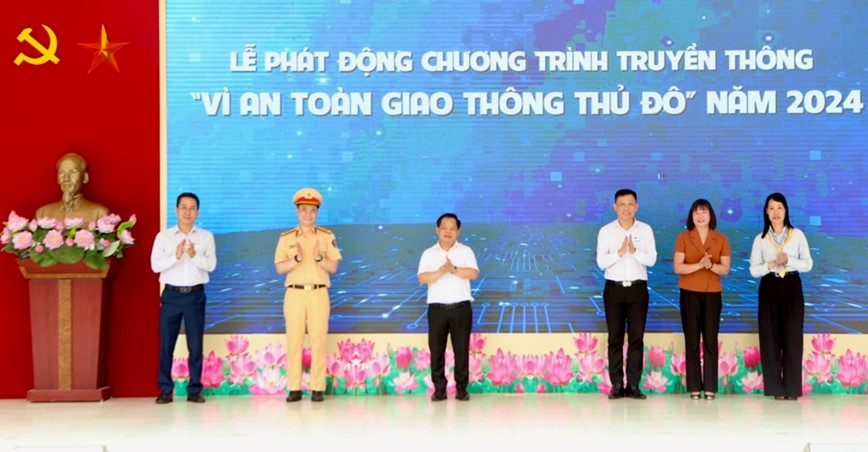 Toan canh Le tong ket Chuong trinh truyen thong “Vi ATGT Thu do” nam 2023, phat dong Chuong trinh nam 2024 - Hinh anh 18