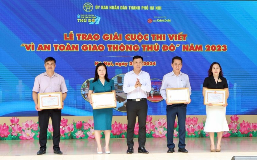 Toan canh Le tong ket Chuong trinh truyen thong “Vi ATGT Thu do” nam 2023, phat dong Chuong trinh nam 2024 - Hinh anh 6