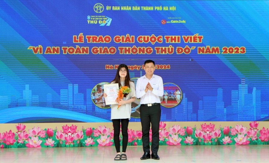 Toan canh Le tong ket Chuong trinh truyen thong “Vi ATGT Thu do” nam 2023, phat dong Chuong trinh nam 2024 - Hinh anh 8