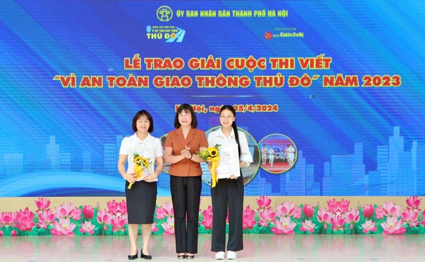 Toan canh Le tong ket Chuong trinh truyen thong “Vi ATGT Thu do” nam 2023, phat dong Chuong trinh nam 2024 - Hinh anh 9