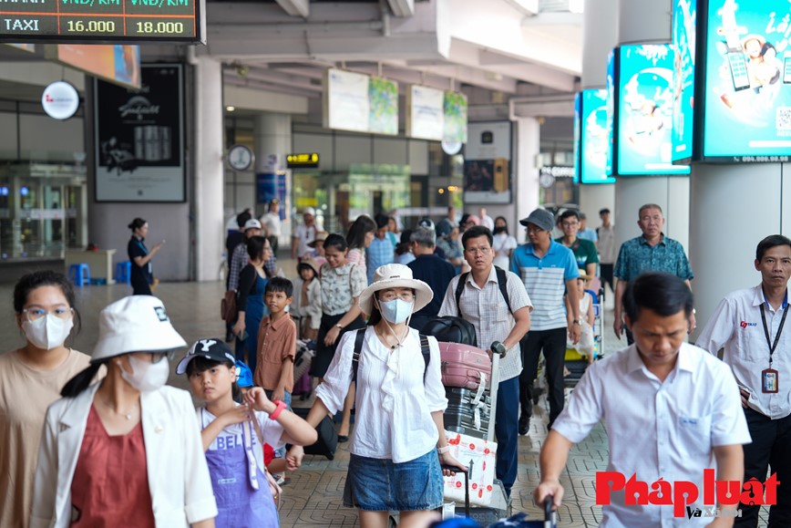 San bay Noi Bai dong nghit trong ngay dau nghi le 30/4-1/5 - Hinh anh 1