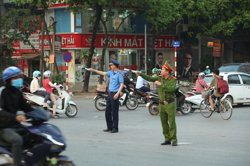 Tinh hinh giao thong Thu do ngay dau nghi le 30/4 - 1/5 - Hinh anh 1