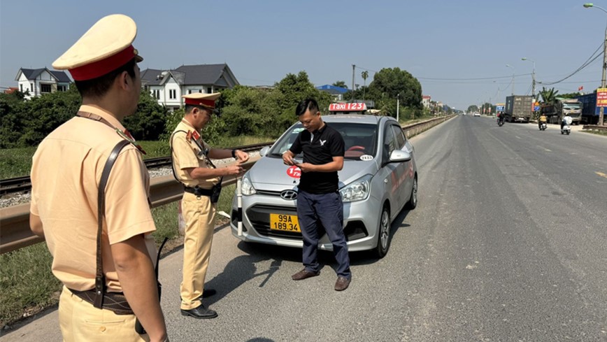 Bac Giang: gan 1.000 tai xe vi pham luat giao thong ba ngay dau nghi le - Hinh anh 1