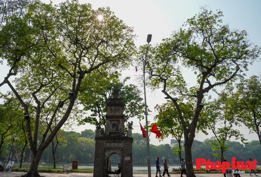 Ve dep yen binh cua pho di bo ho Guom nhung ngay nghi le - Hinh anh 5