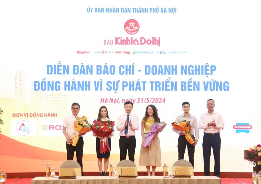 Bao chi - Doanh nghiep, moi quan he cong sinh, dong hanh cung phat trien - Hinh anh 1