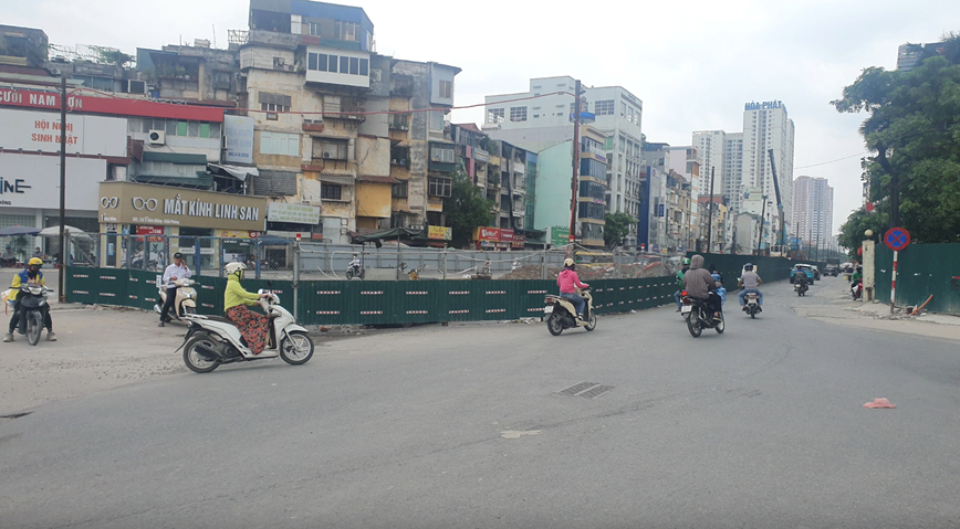 Ha Noi: cam o to re trai tu Giai Phong vao Kim Dong  - Hinh anh 1