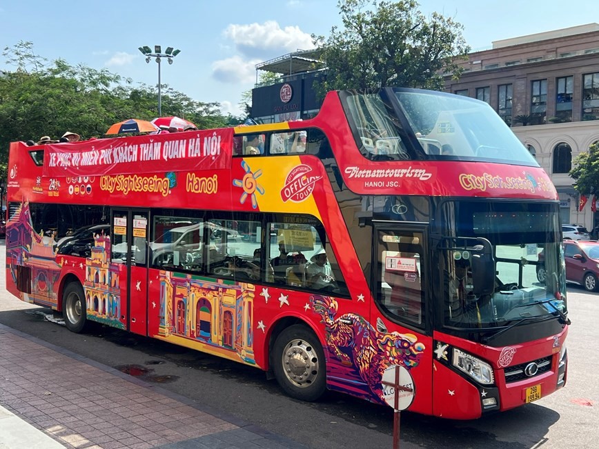 Ha Noi sap co tuyen buyt city tour tu Ho Guom di Bat Trang - Hinh anh 1