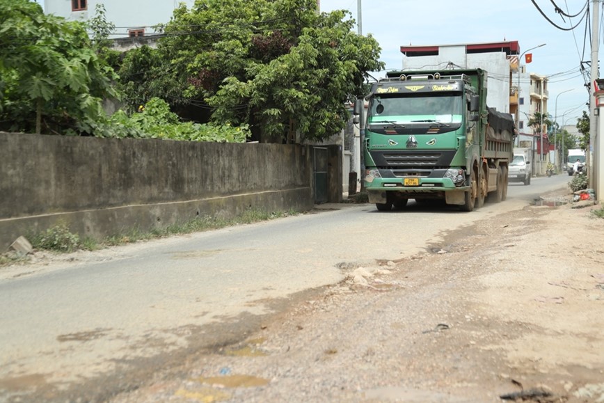 Ha Noi: Hang loat xe tai chay i, chong doi luc luong chuc nang - Hinh anh 9