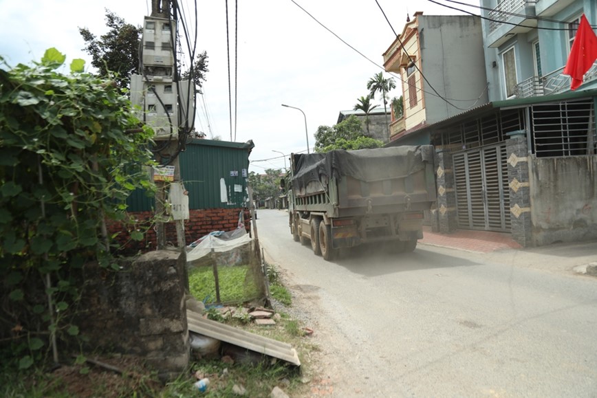 Ha Noi: Hang loat xe tai chay i, chong doi luc luong chuc nang - Hinh anh 2