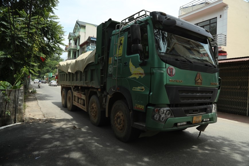 Ha Noi: Hang loat xe tai chay i, chong doi luc luong chuc nang - Hinh anh 8