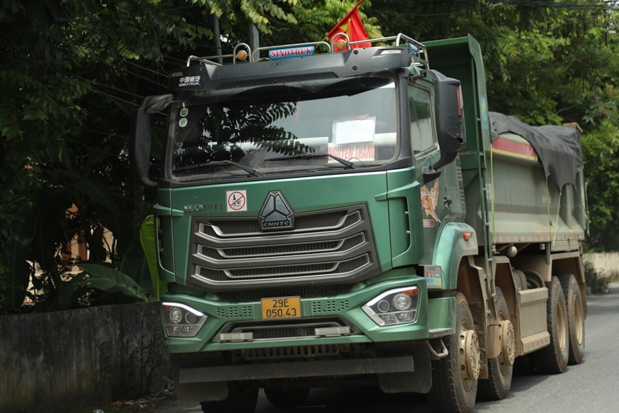 Ha Noi: Hang loat xe tai chay i, chong doi luc luong chuc nang - Hinh anh 7