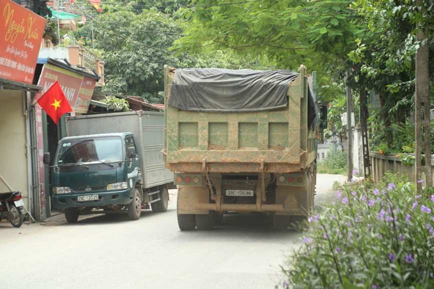 Ha Noi: Hang loat xe tai chay i, chong doi luc luong chuc nang - Hinh anh 12